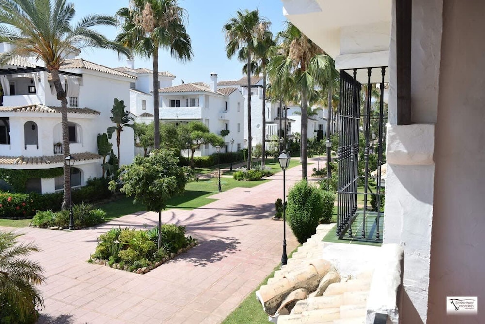 Bright 2 Bedroom First Floor F-4