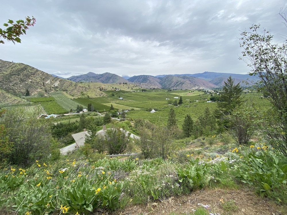 Cascade Valley Inn