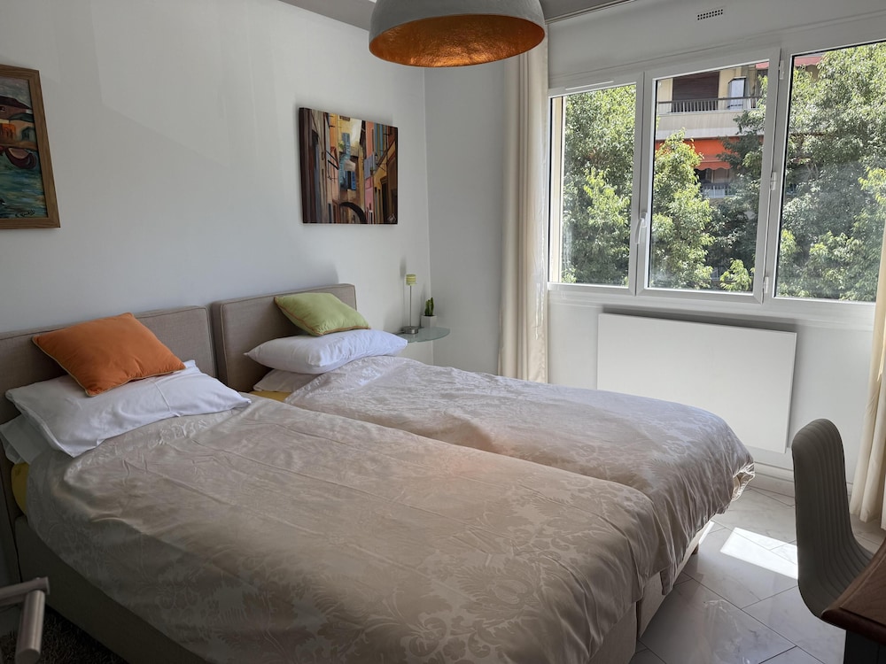 2 BR Apartment in the Center of Cannes - 2305