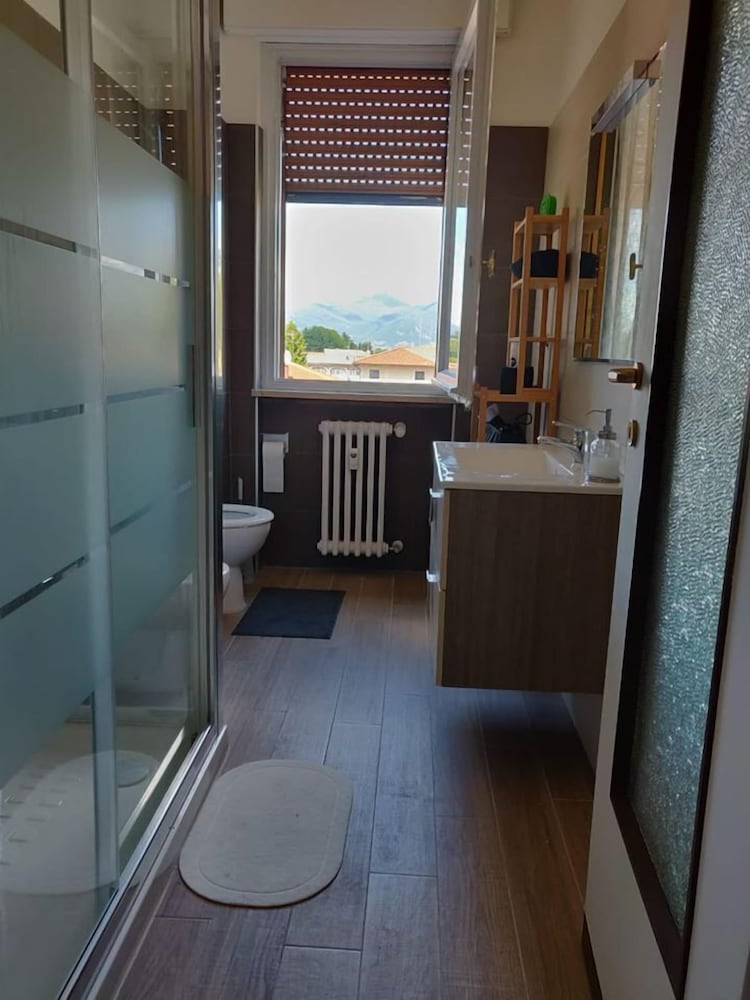 HelloGuestHouse en Olgiate Comasco — bathroom