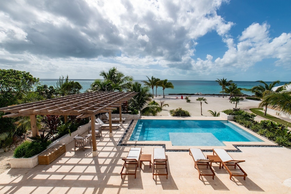 Seaesta - Brand New Estate W/pool & Private Backyard Beach 6 Bedroom Home