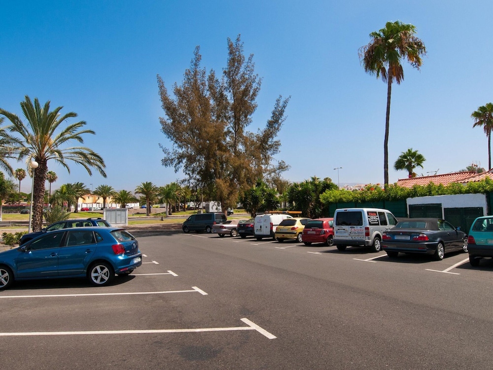 Central Bungalow With Communal Pool in Maspalomas photo 2