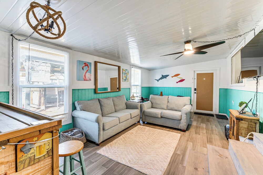 2 Mi to Beach! Canal-front Escape in Crystal River