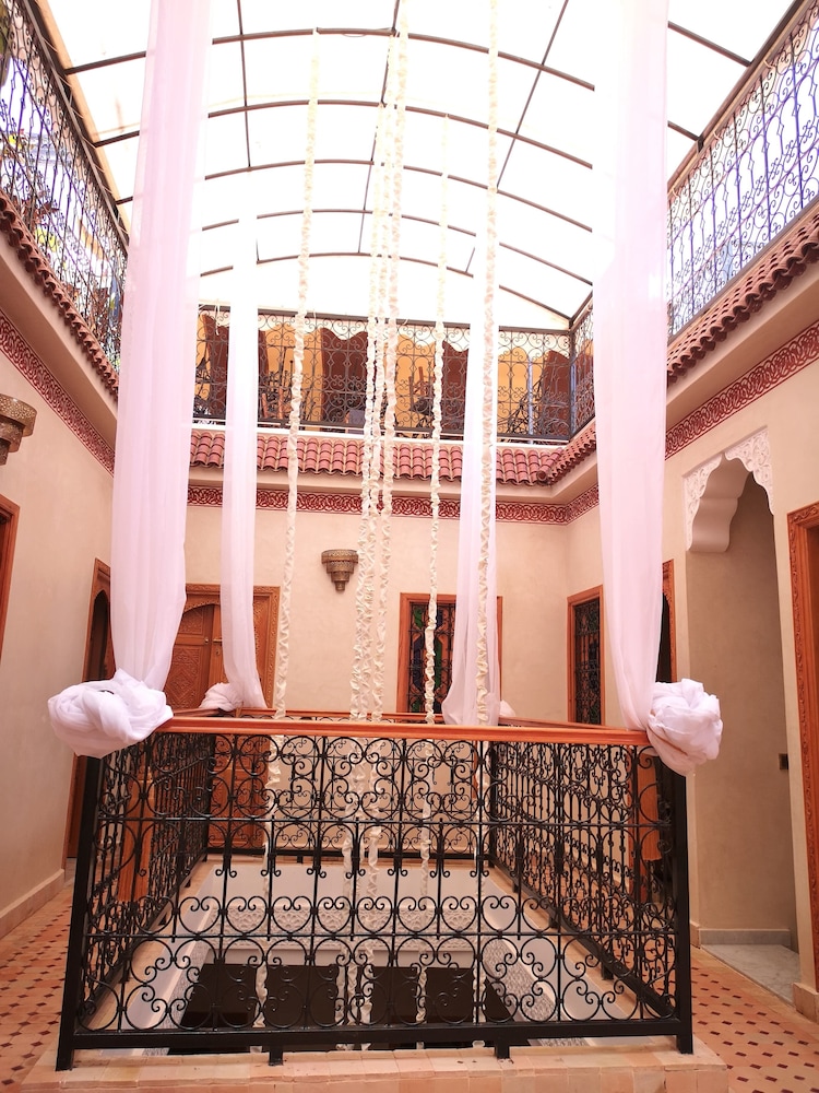 Hotel Riad Azra Marrakech - Image 1