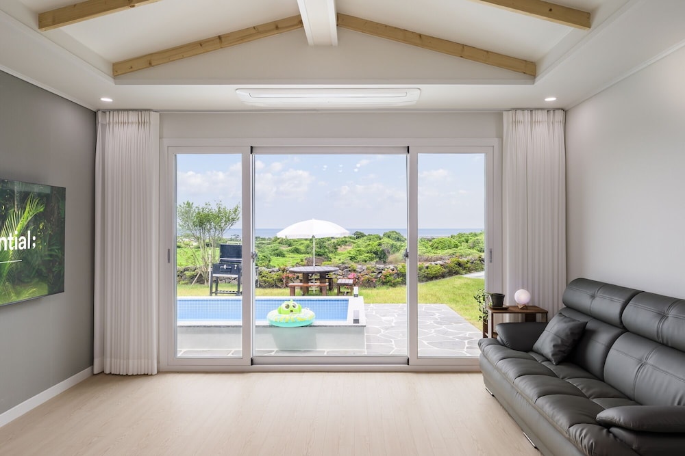 Gimnyeong stonewall Private Pool Villa