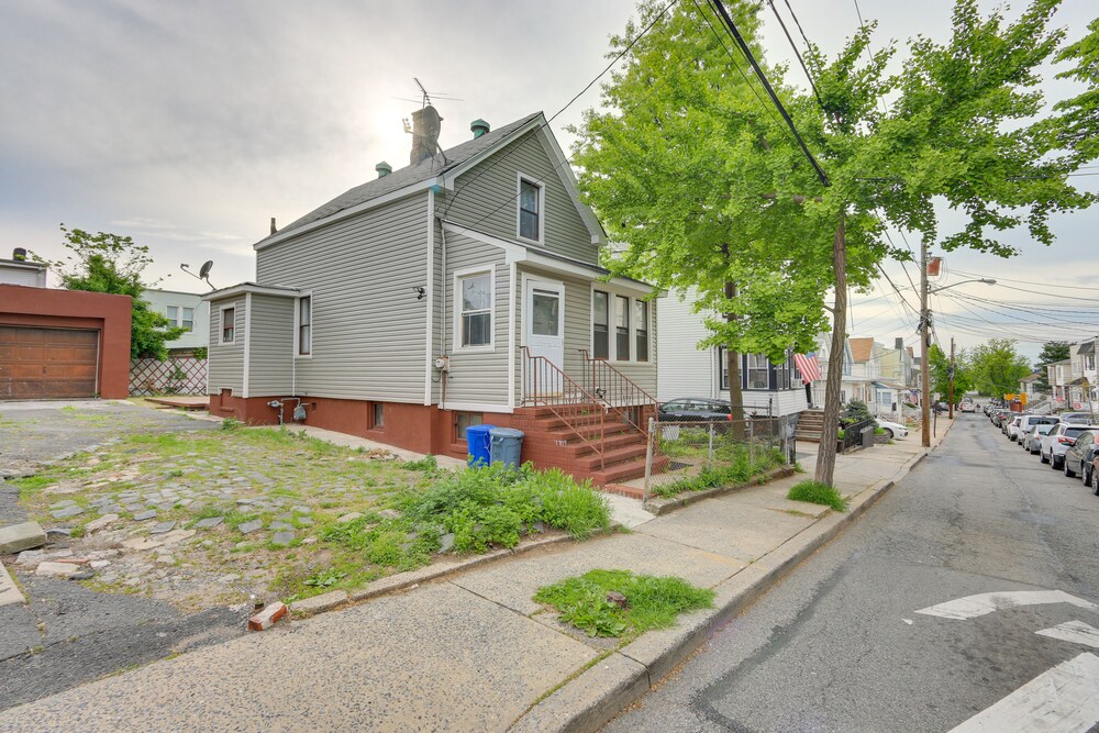 Jersey City Vacation Rental ~ 8 Mi to Nyc!