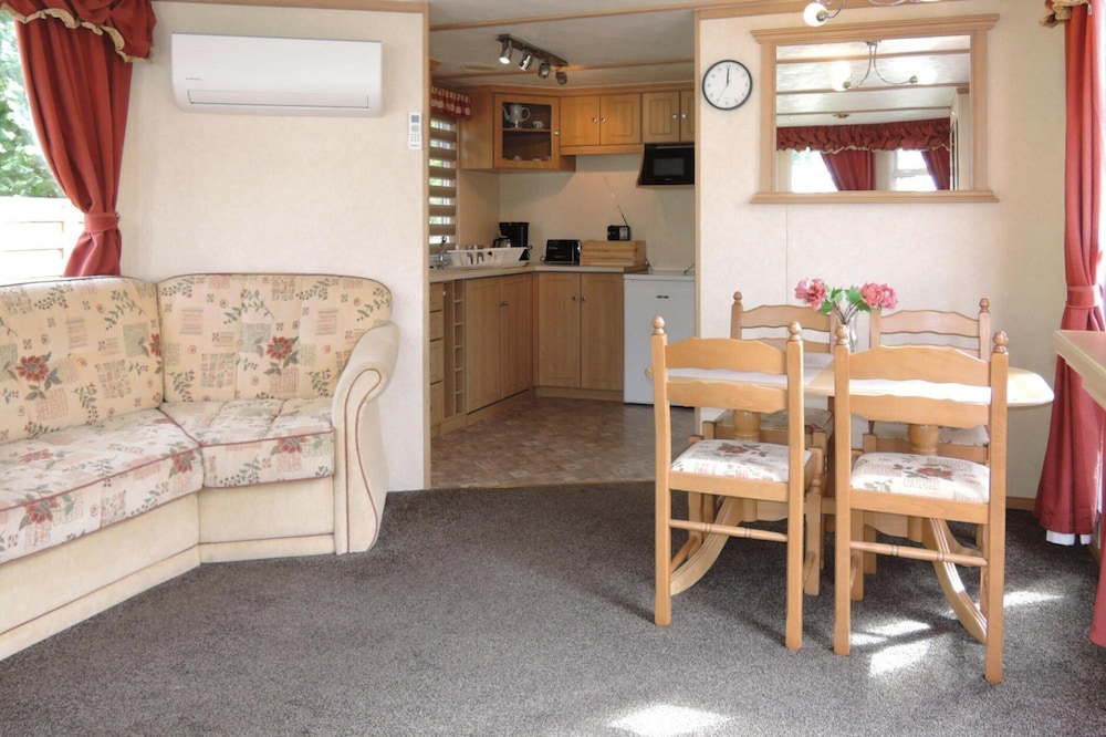 Mobile Home in Kolczewo Near Baltic Beaches