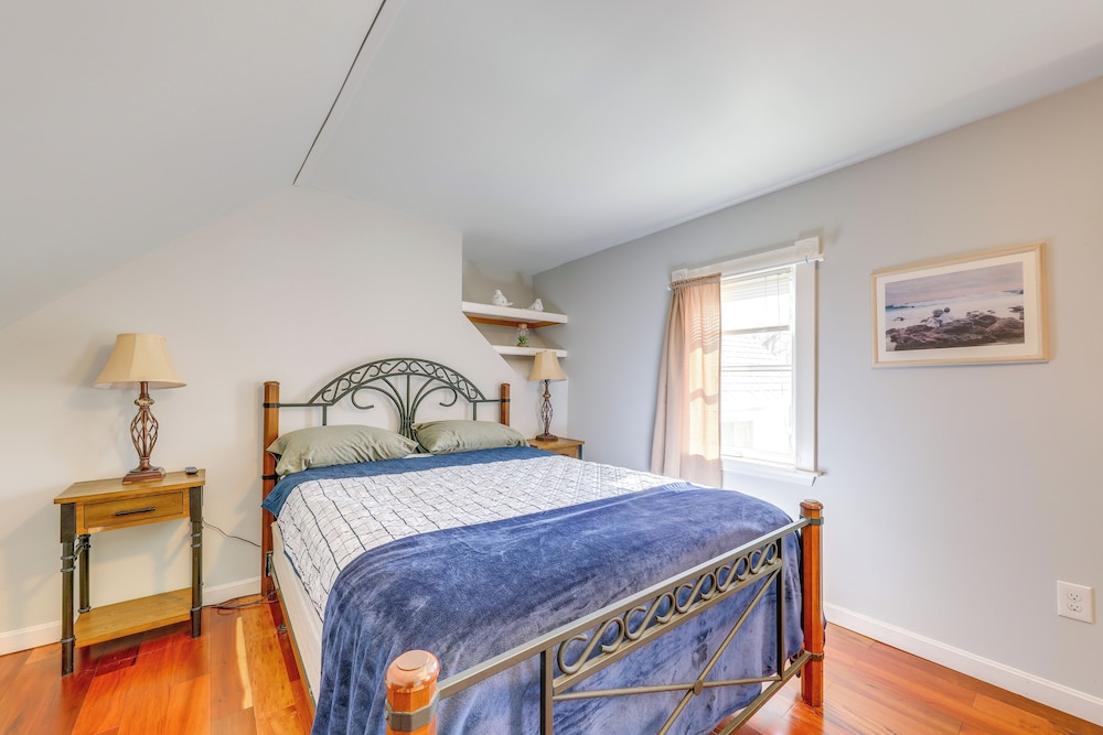 1/2 Mi to Pier: Wfh-friendly Apt in Maine!