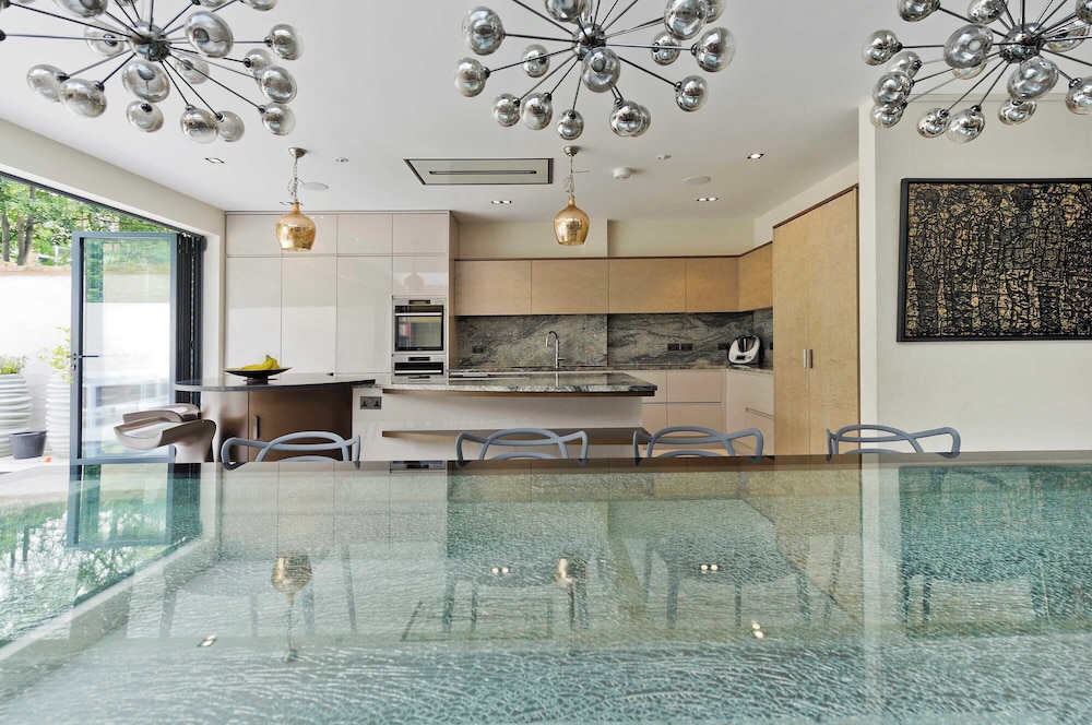 7bed Notting Hill W/garden, Games Room & Parking
