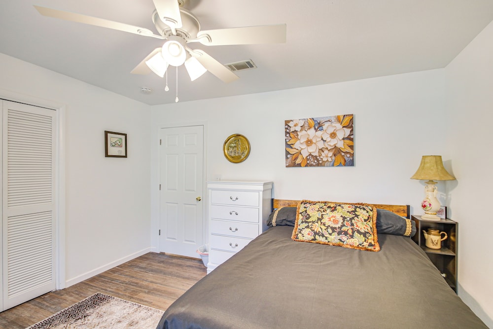 Private Patio & Hot Tub: Bayside Home in Pace!