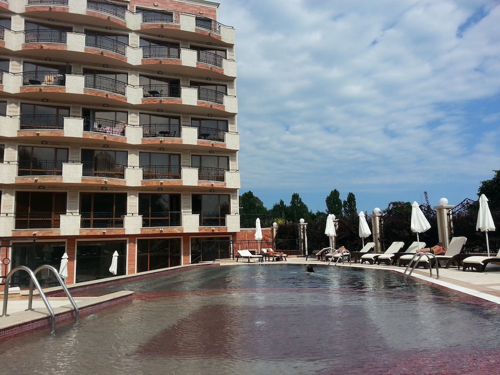 River Park - Menada Apartments