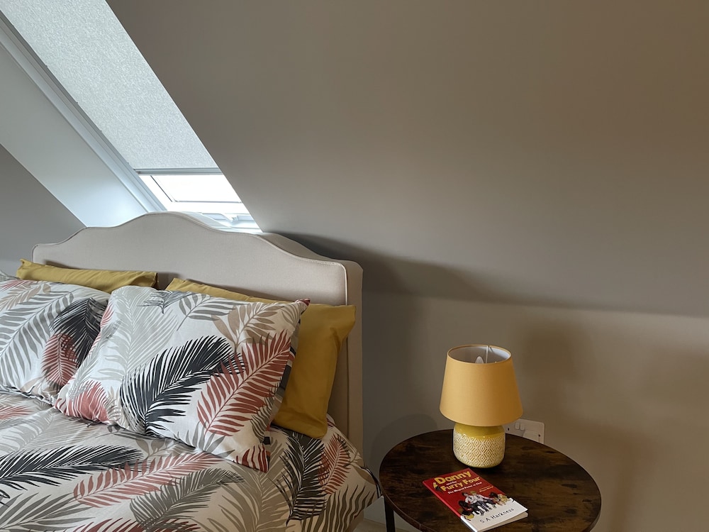 Fabulous Open Plan Studio Retreat - Cowdenbeath view 2