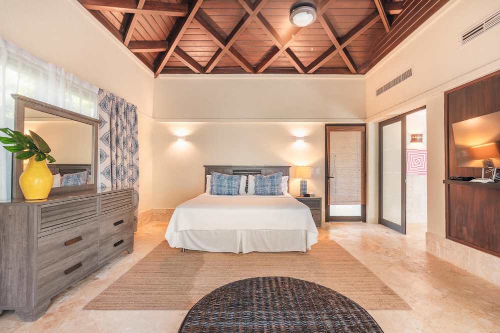 Mesmerizing Villa With Jacuzzi Maid in Cap Cana