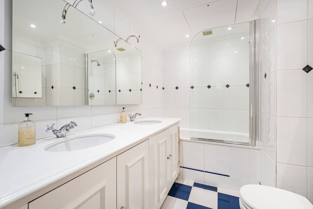 Luxury 3BR Mayfair Apartment Near Green Park