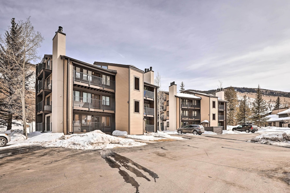 Cozy East Vail Condo ~ 6 Mi to Vail Village!