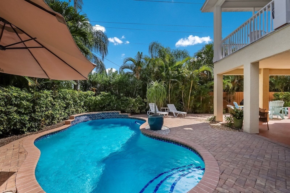 Sunkissed 3 Bedroom Townhouse by RedAwning