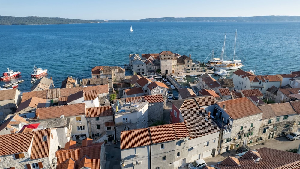 Kastel Gomilica Cozy and Stylish Apartments Near the Sea view 4