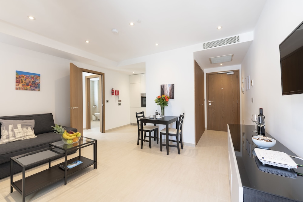 Bentley Holiday Apartments - West One view 5