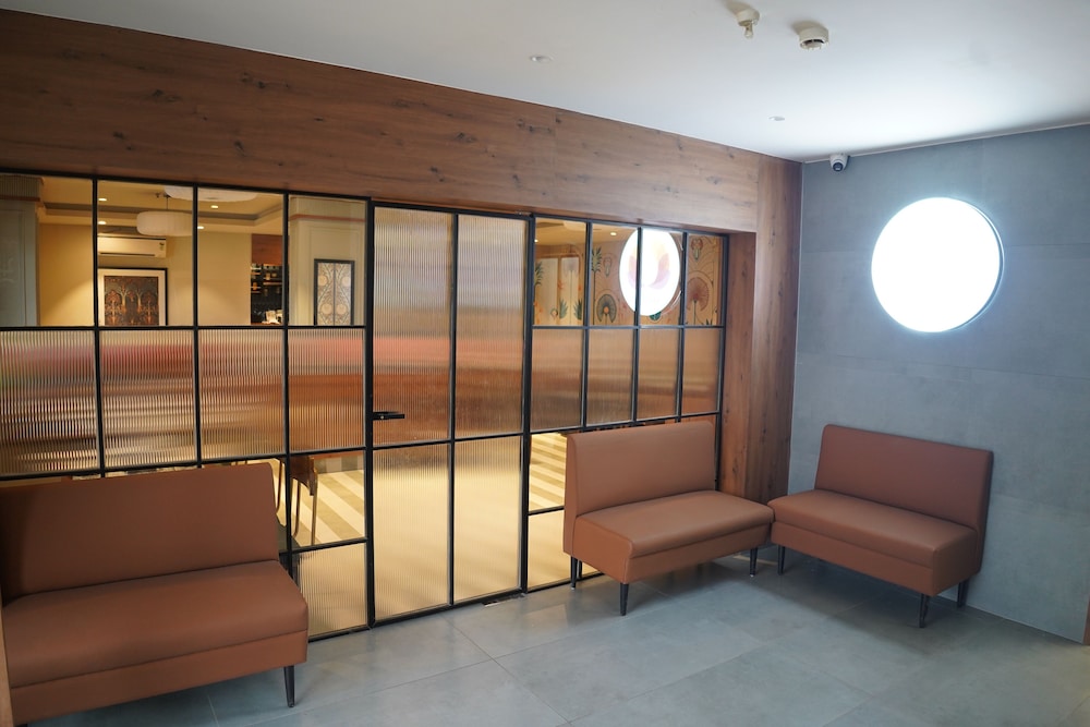 Hotel Status Inn