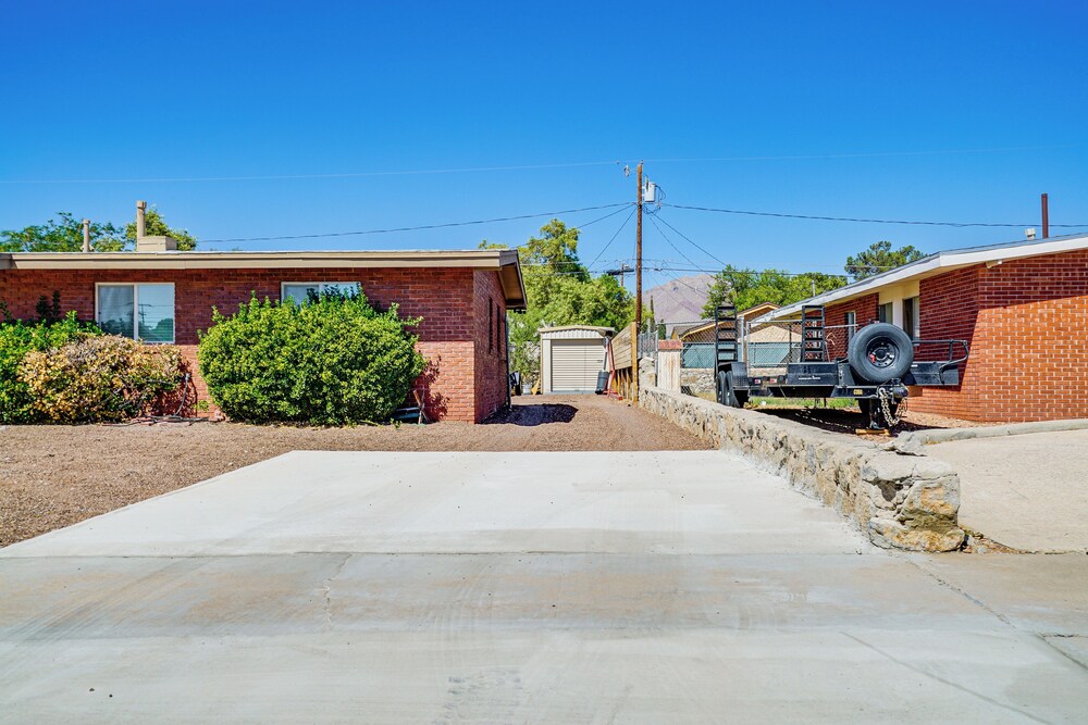 Near Casino & Shops: Cozy Apt in West El Paso!