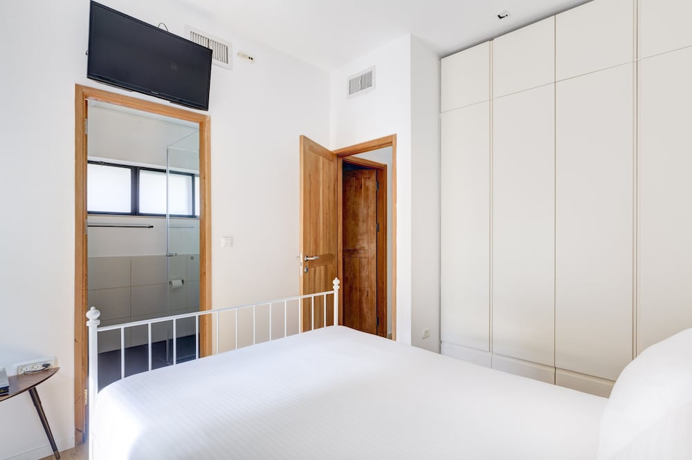 Diz 3 By TLV2rent