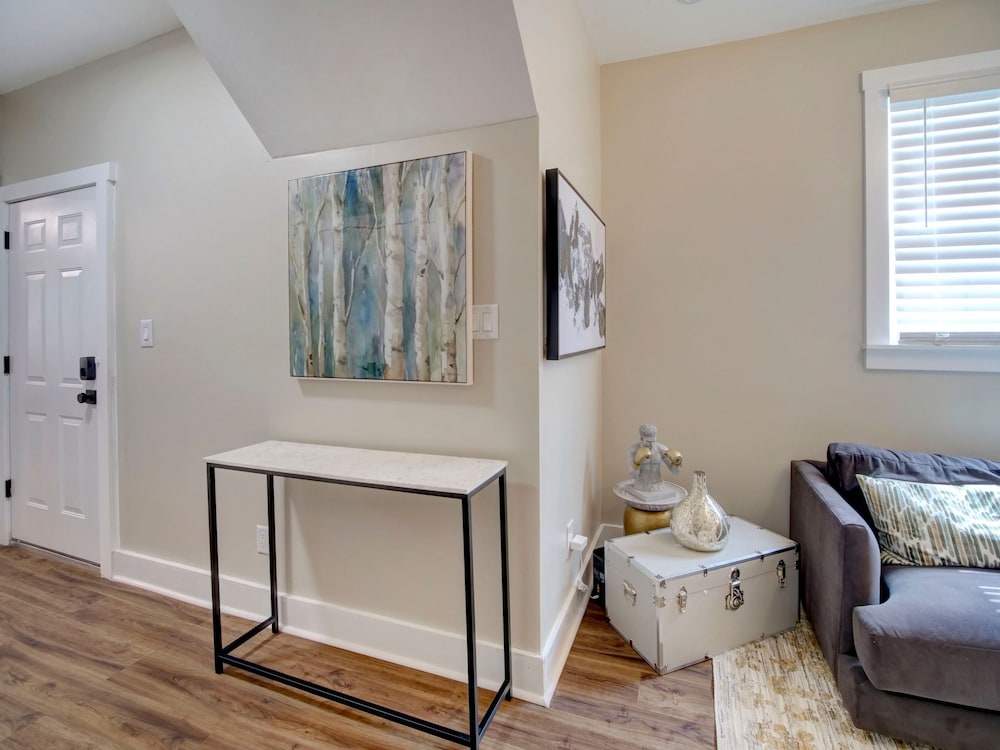 Comfy Bright Peaceful 1BR - Minutes to NYC