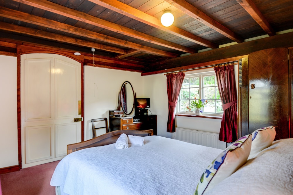 Holiday Cottages and North Star Apartment
