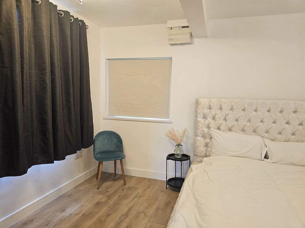 Charming and Compact Studio in Bridgend