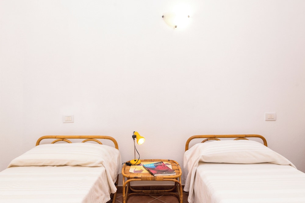 Appartamento Est With Shared Pool en San Teodoro — hotel room