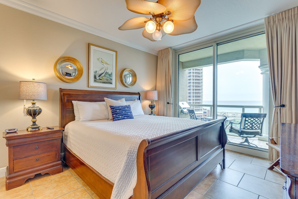 Pensacola Beach Retreat w/ Direct Beach Access!