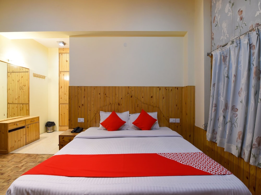 OYO 14150 Celebriti Suites
