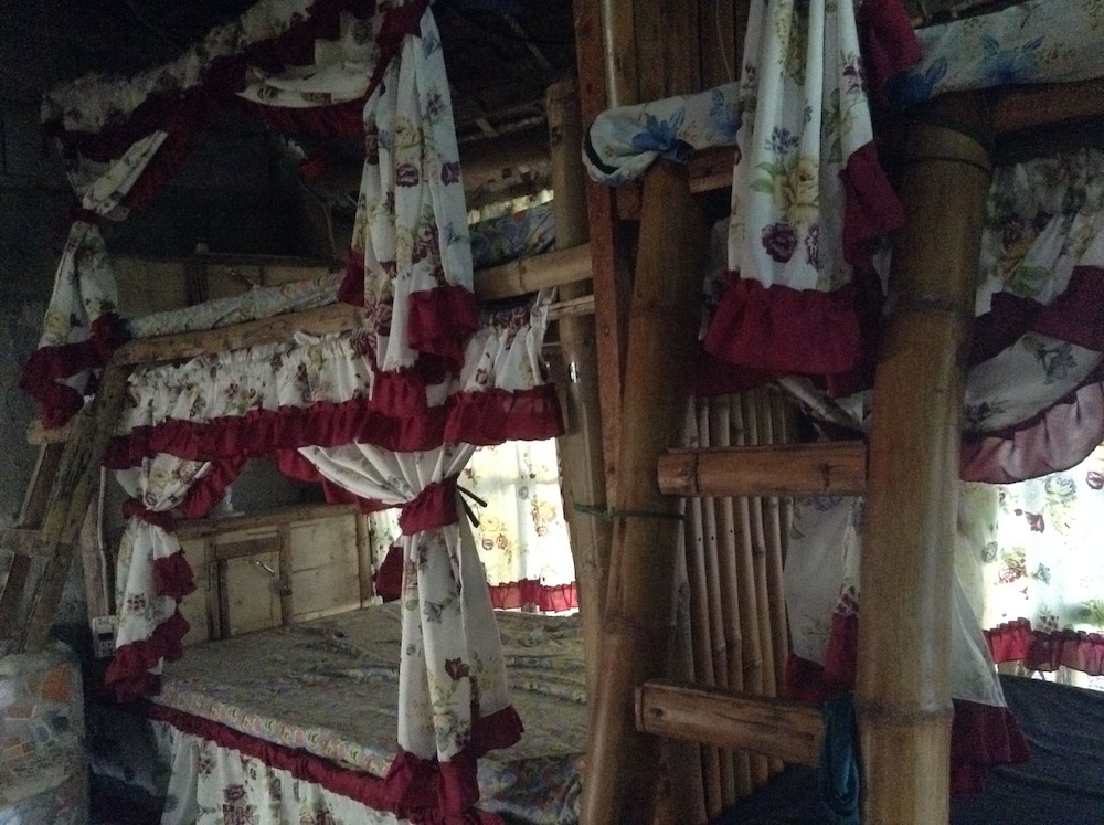 Treasure Isle Guesthouse - Hostel