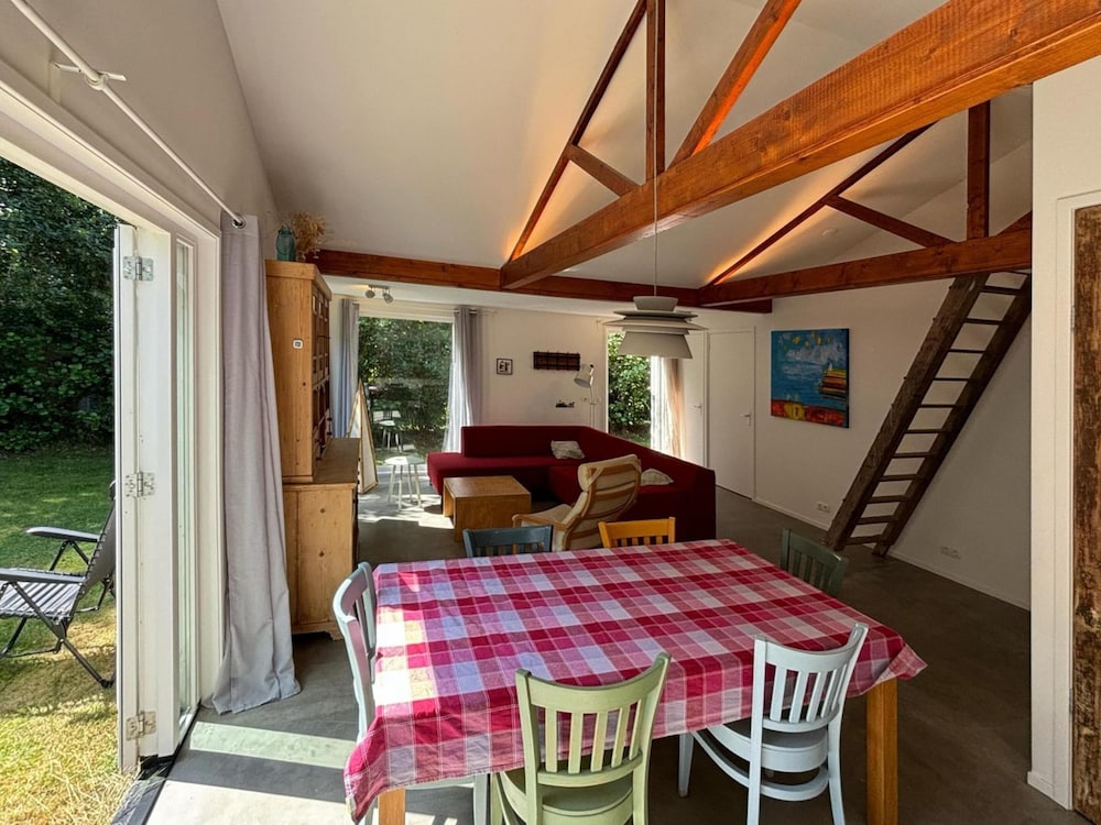 Renovated Bungalow With Garden for Families