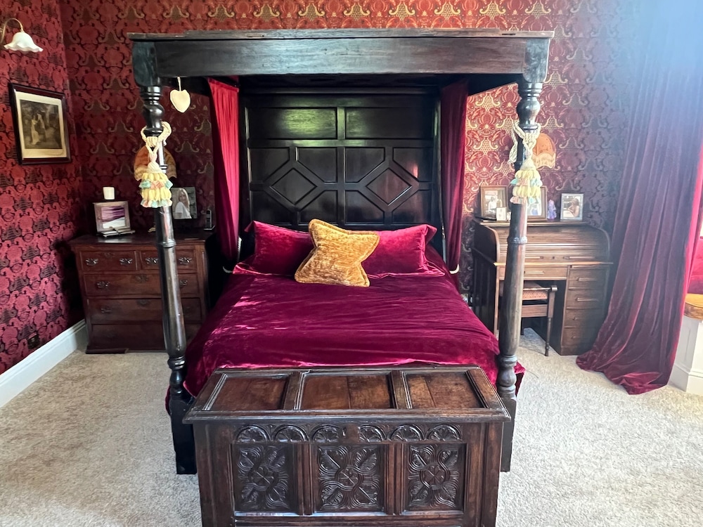 Kendal - Gothic Hall - Luxury Rooms or Apartment