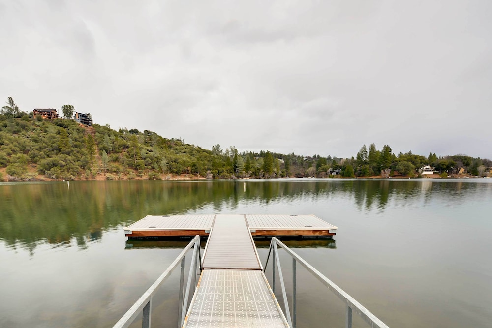 Access to Pine Mountain Lake: Family Cabin w/ Deck