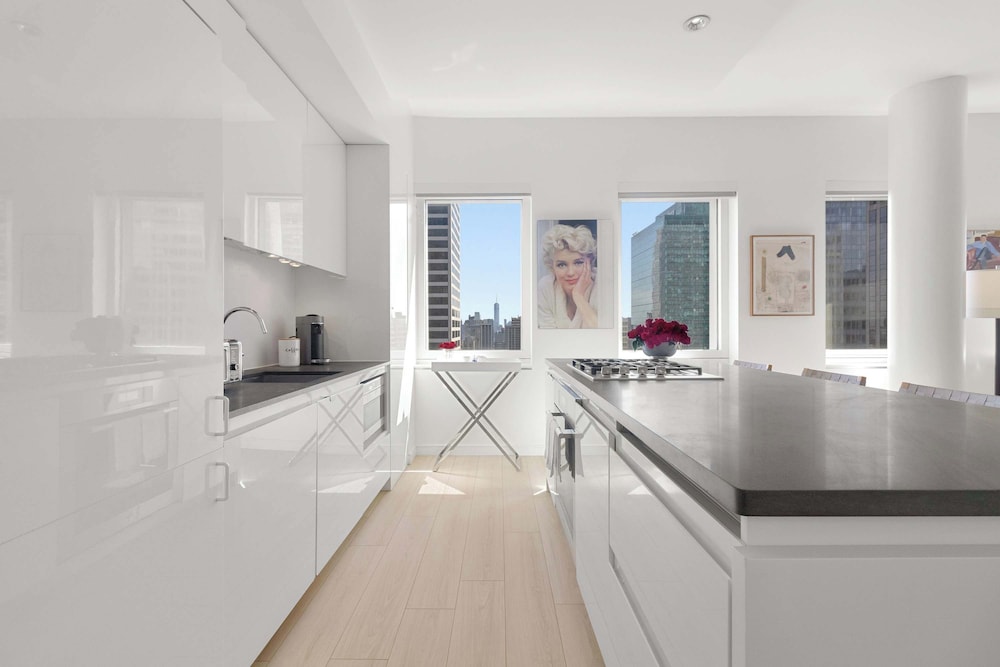 Corporate or Luxury 4 Bedroom Penthouse Steps From Times Square Sleeps 8