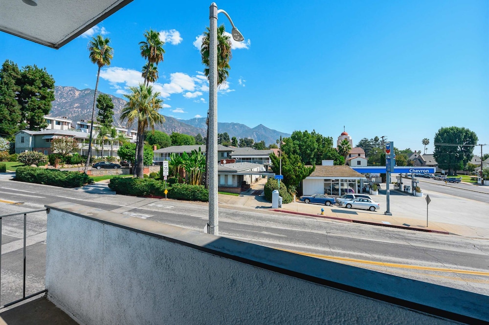 Clean Cozy Apartment Near LA Top Attractions 5