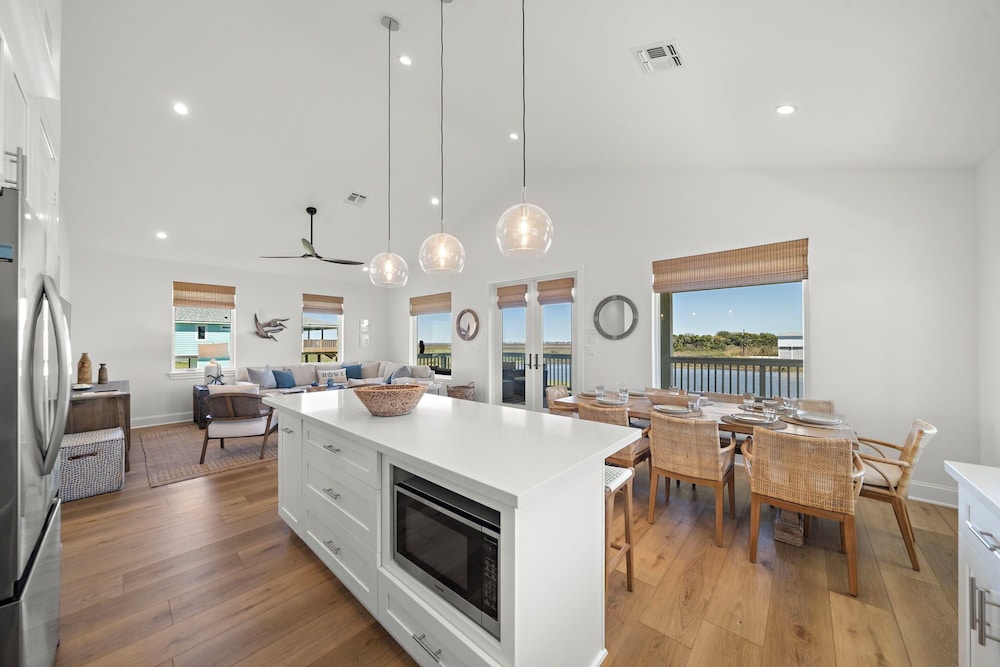 Pelican Perch by Ryson Vacation Rentals