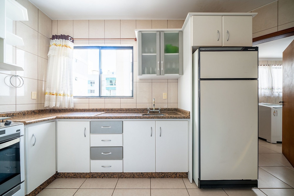 Sea View Apartm. 130m From the Beach in BC Esa901