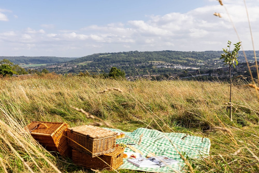 Luxury Glamping - Charlcombe Valley Orchards Bath