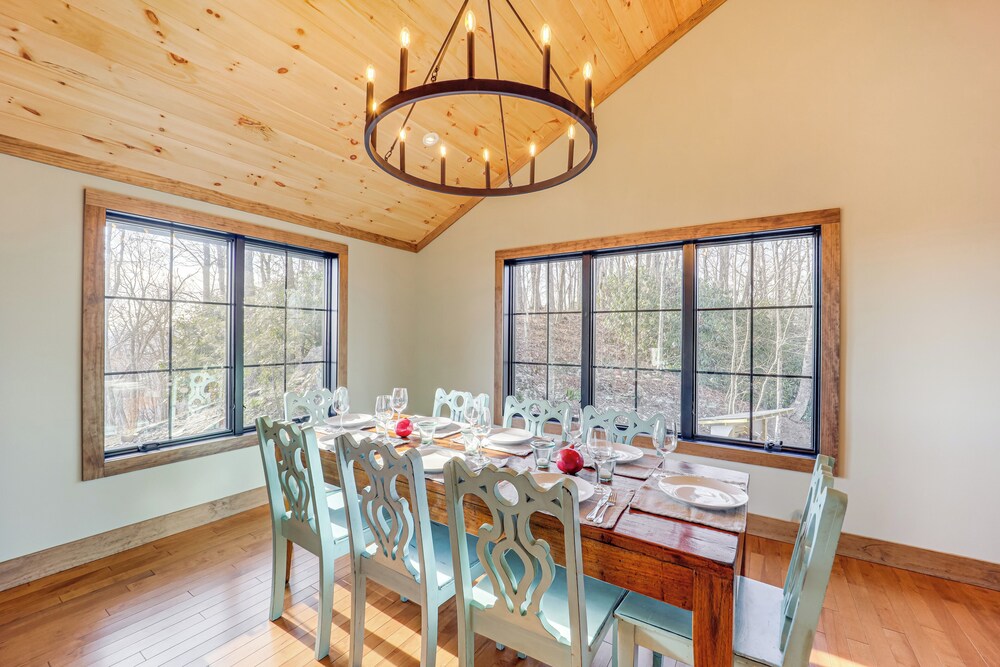 5 Mi to Dtwn: Pet-friendly Gem in Blowing Rock!