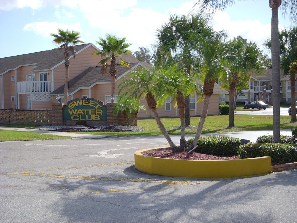 Florida Deluxe Villas, Condos, & Homes