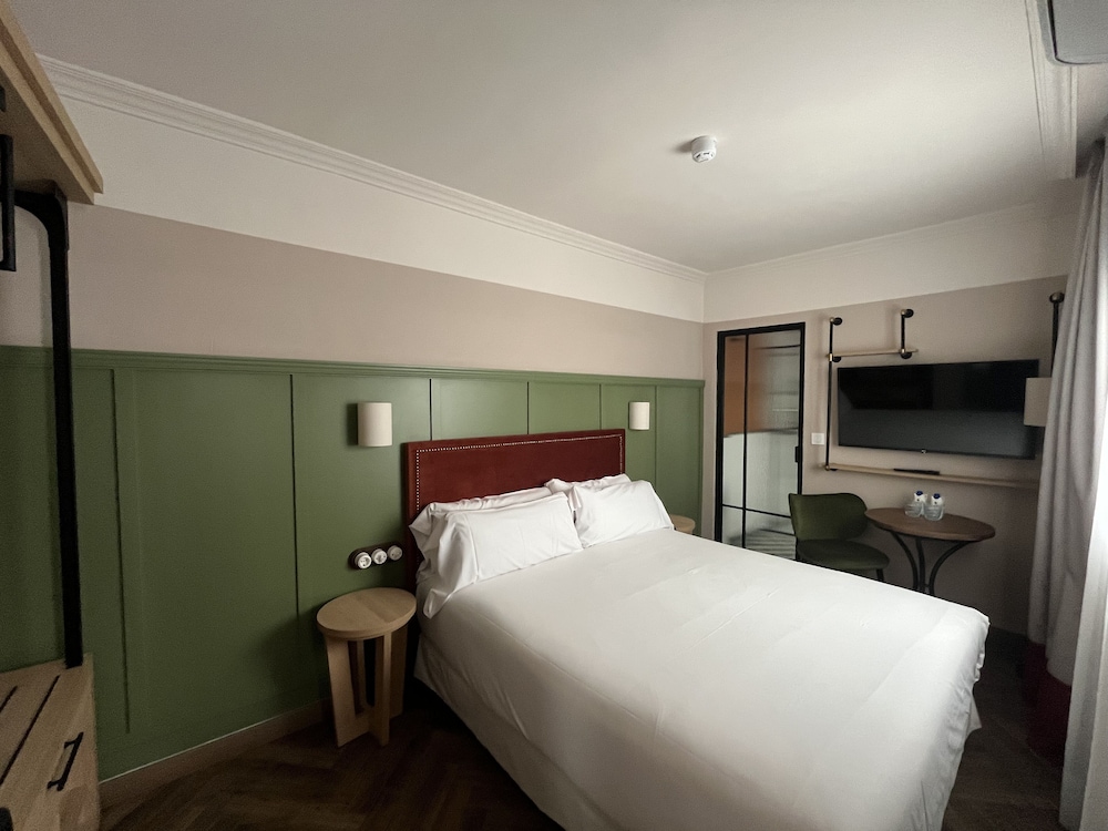 Honest Sevilla Hotel 20