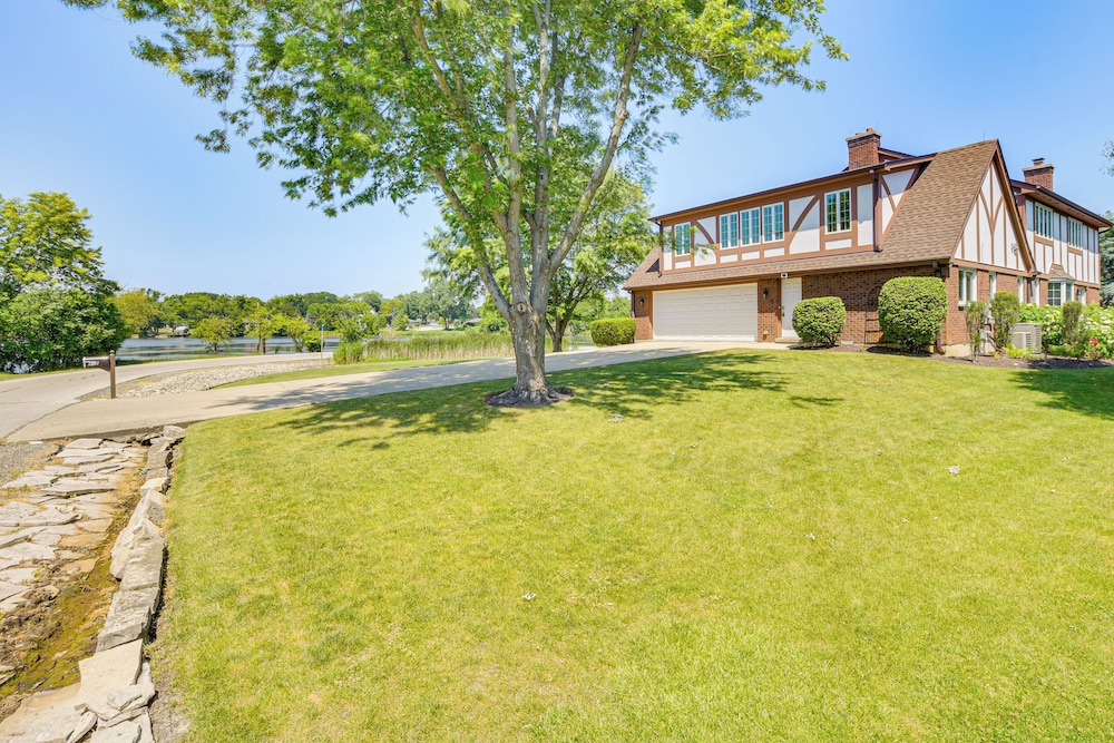 Bike & Kayak: Lakefront Prospect Heights Home view 4