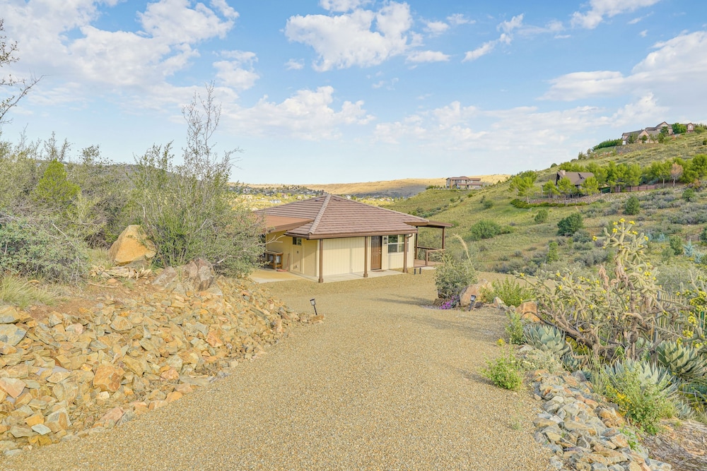 Prescott Home Close to Hiking & Medical Centers!