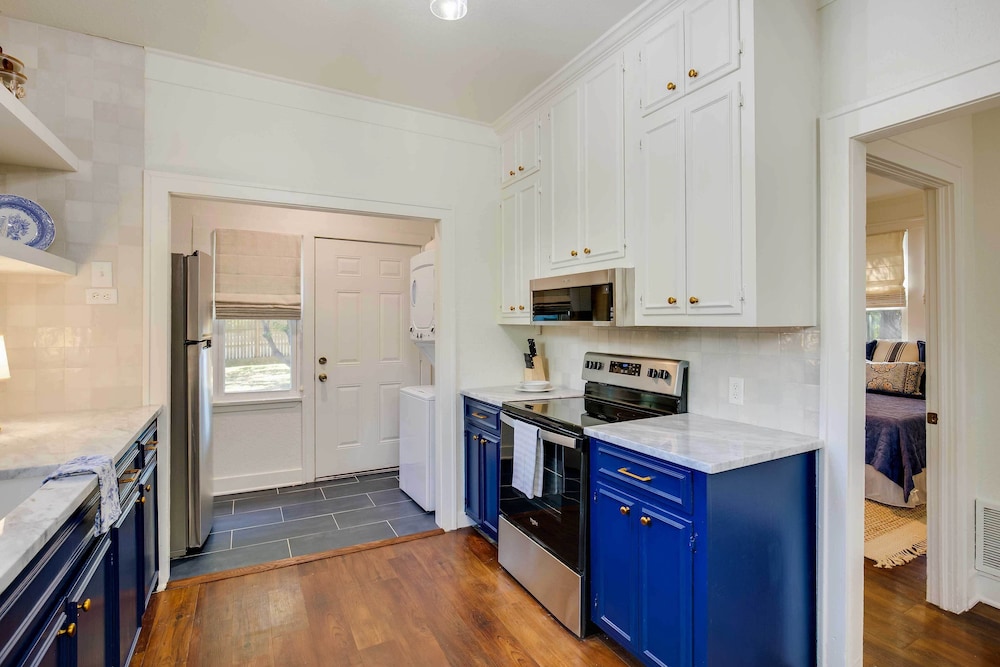 Walkable Tyler House w/ Deck: 1/2 Mi to Downtown! view 4