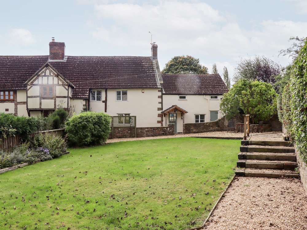 1 White House Cottages