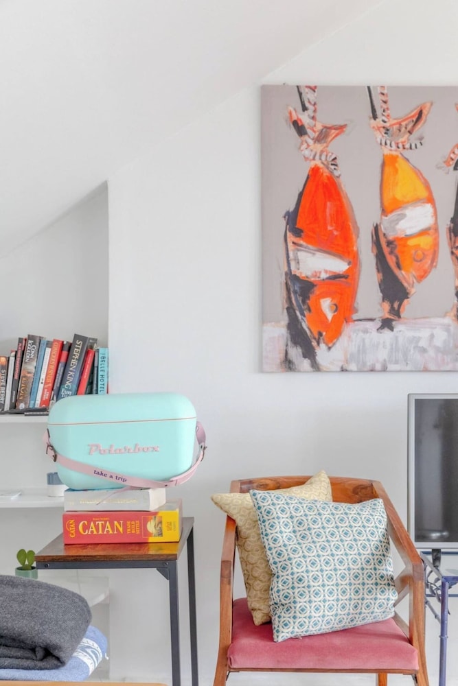 Top Floor 1BD Flat With Balcony - Ladbroke Grove