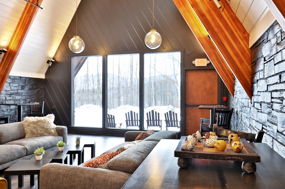 Rent An Inn! Takeover The Birch Ridge W/ Your Group. Mountain Lodge: 11 Rooms, Bar, Fireplace. 28ppl 11 Bedroom Home