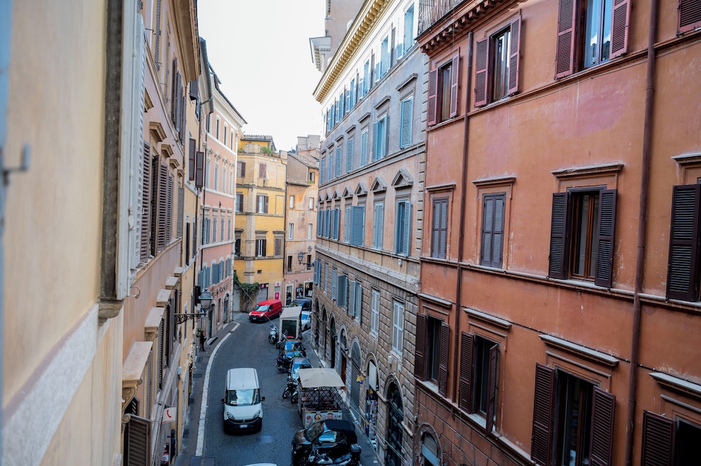 Pantheon Apartments